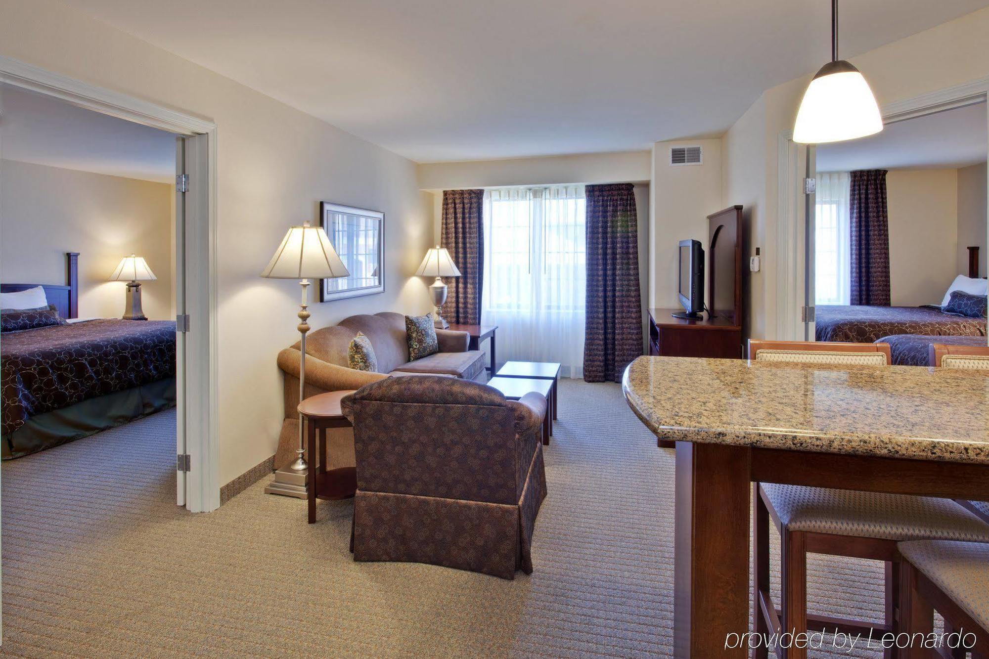 ホテル ステイブリッジ スイーツ インディアナポリス カーメル 部屋 写真